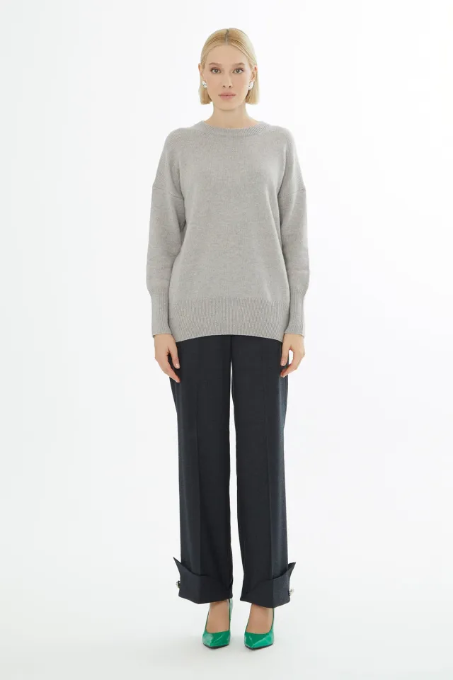 Round-Neck Long-Sleeve Sweater