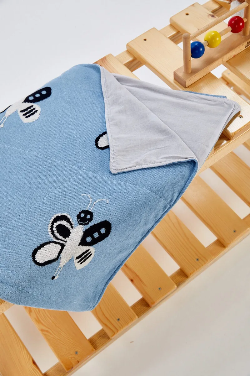 Butterfly-pattern square cotton baby blanket