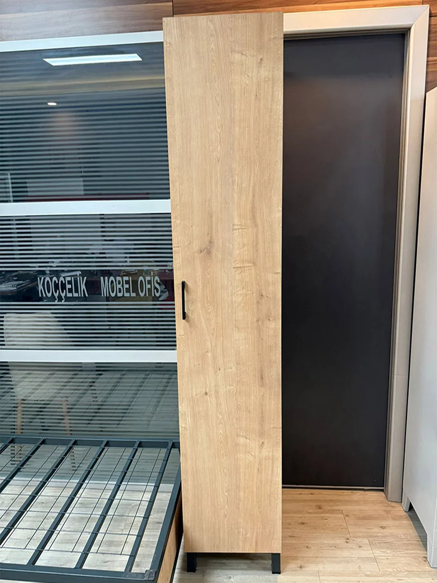 Single-door changing-room locker