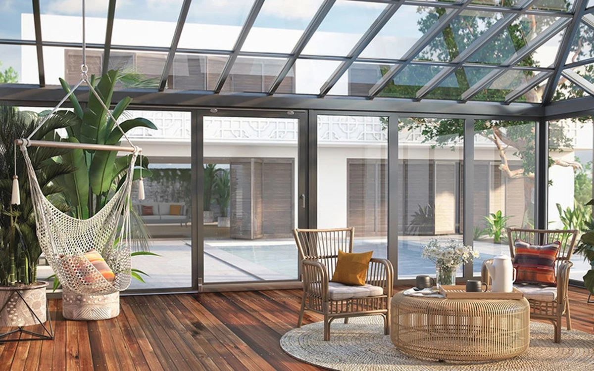 Sunroom هي تصميمات حديثة قابلة للتكيف مع الفصول الأربعة وتنفيذها