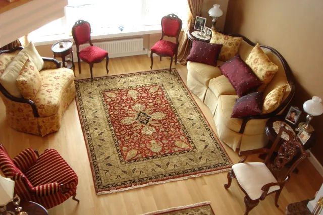 Şiraze Uşak Hand-Woven Carpet