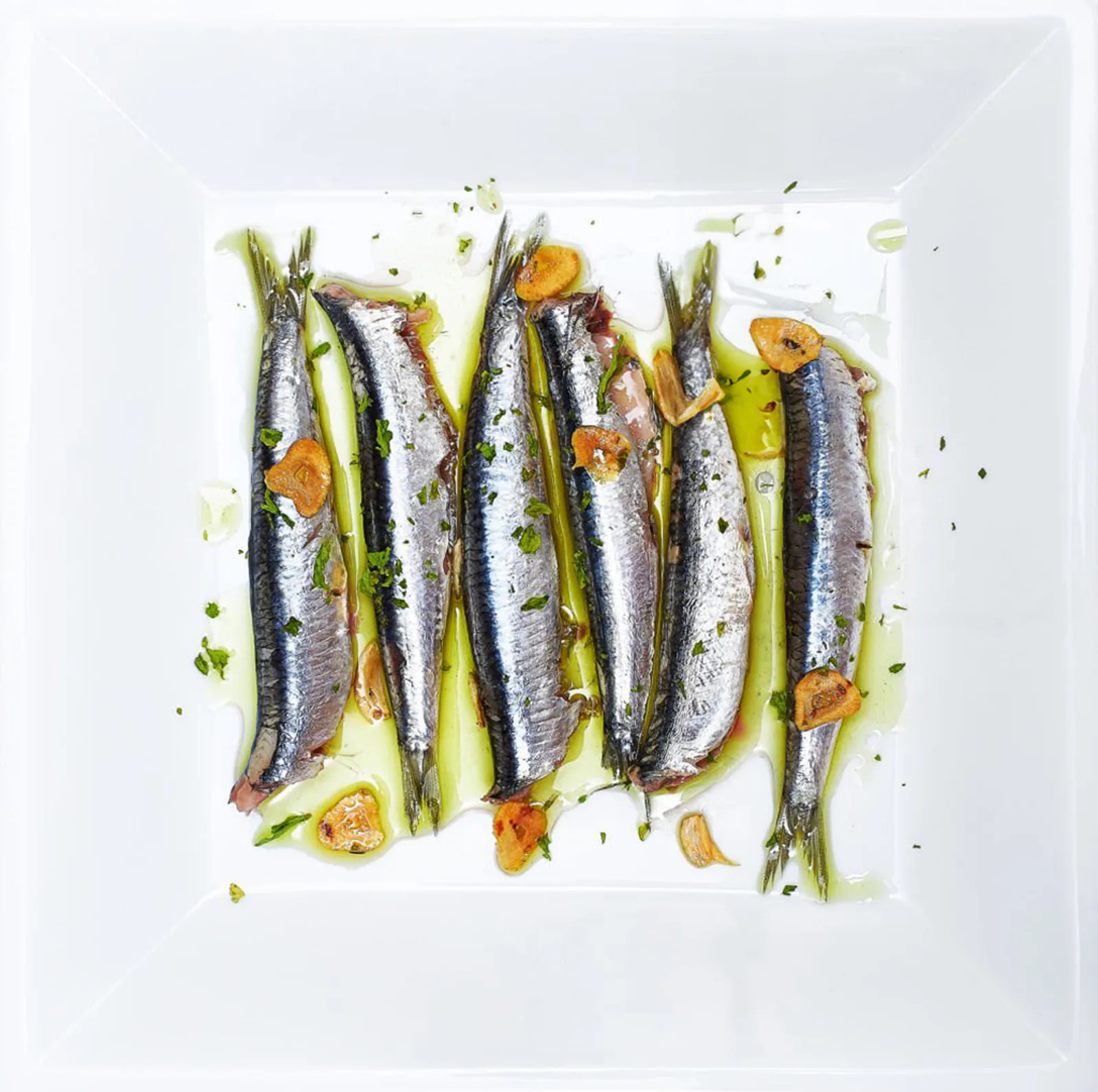 Garlic sauce marinated anchovy
