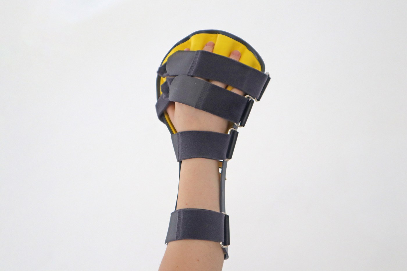 دعامة ركبة محاكة نصف مفتوحة بمفصلات BODYCY