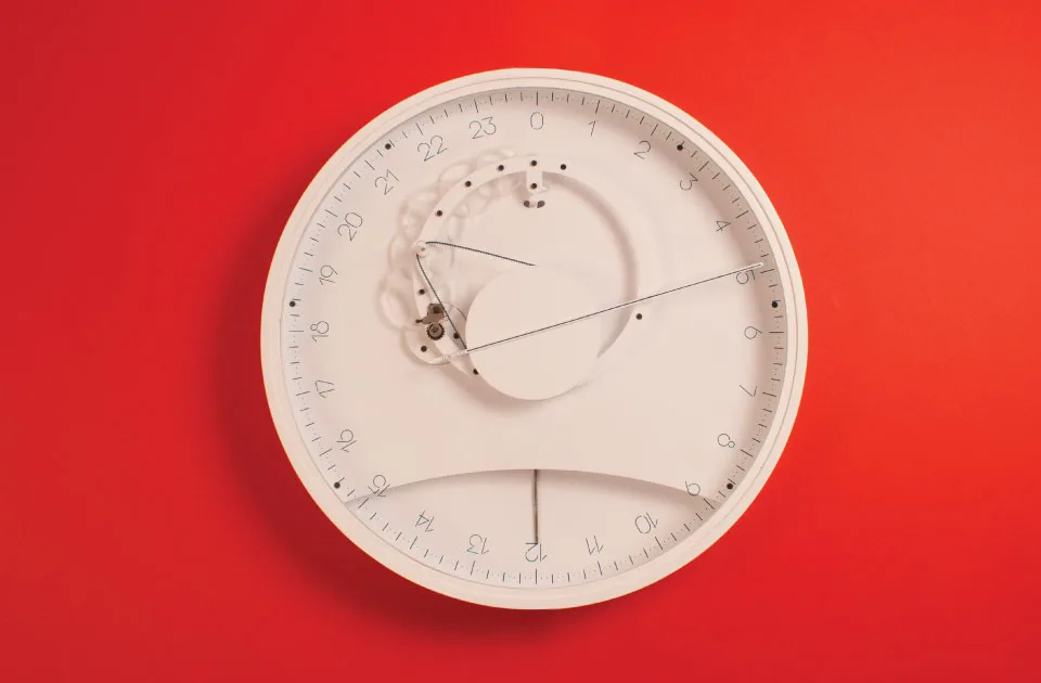 ساعة حائط Slow Clock