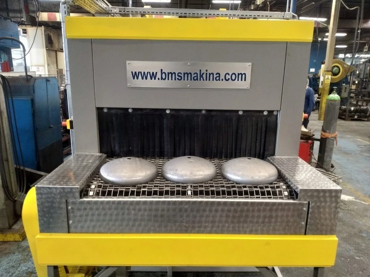 Industrial conveyor belt washing machines
