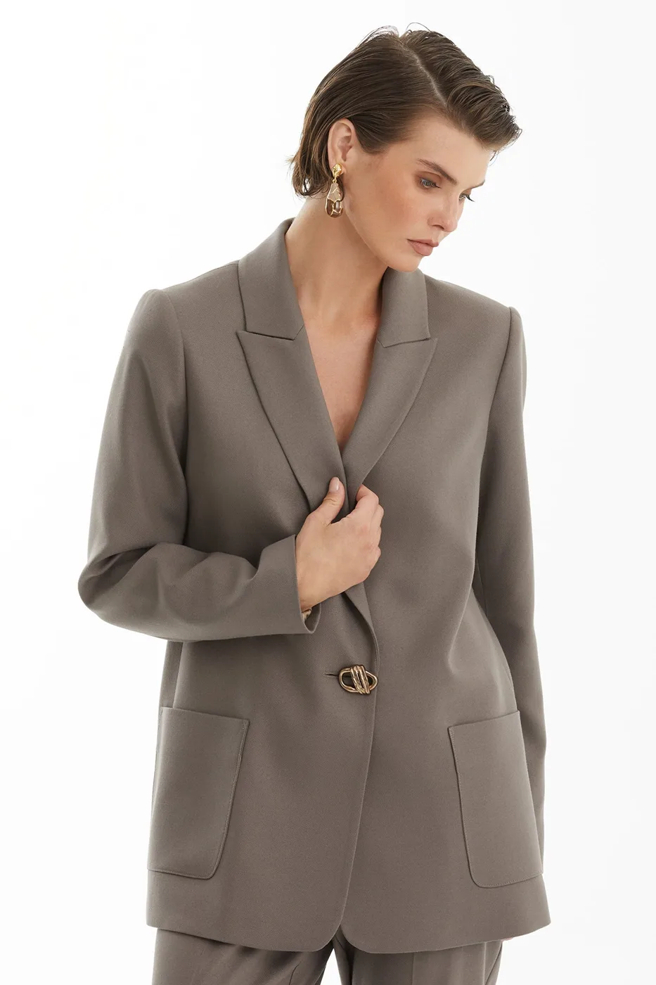 Beige Pants Set With Single-Button Detail