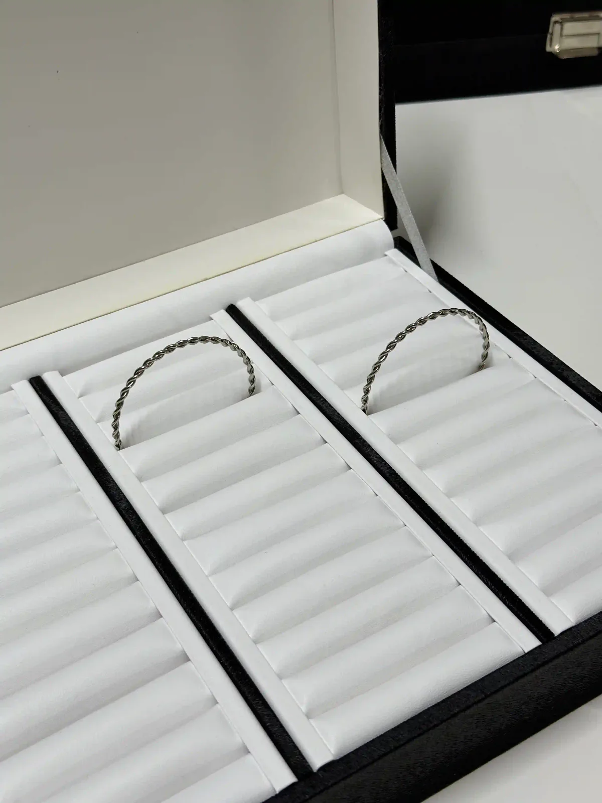 4'LÜ bracelet jewelry box