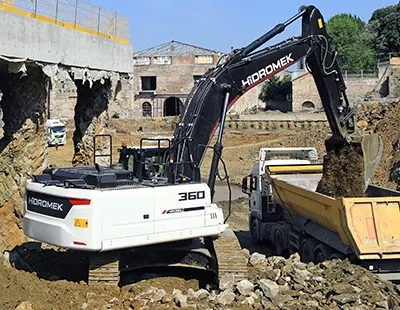 حفارة زاحفة HMK 360 LC
