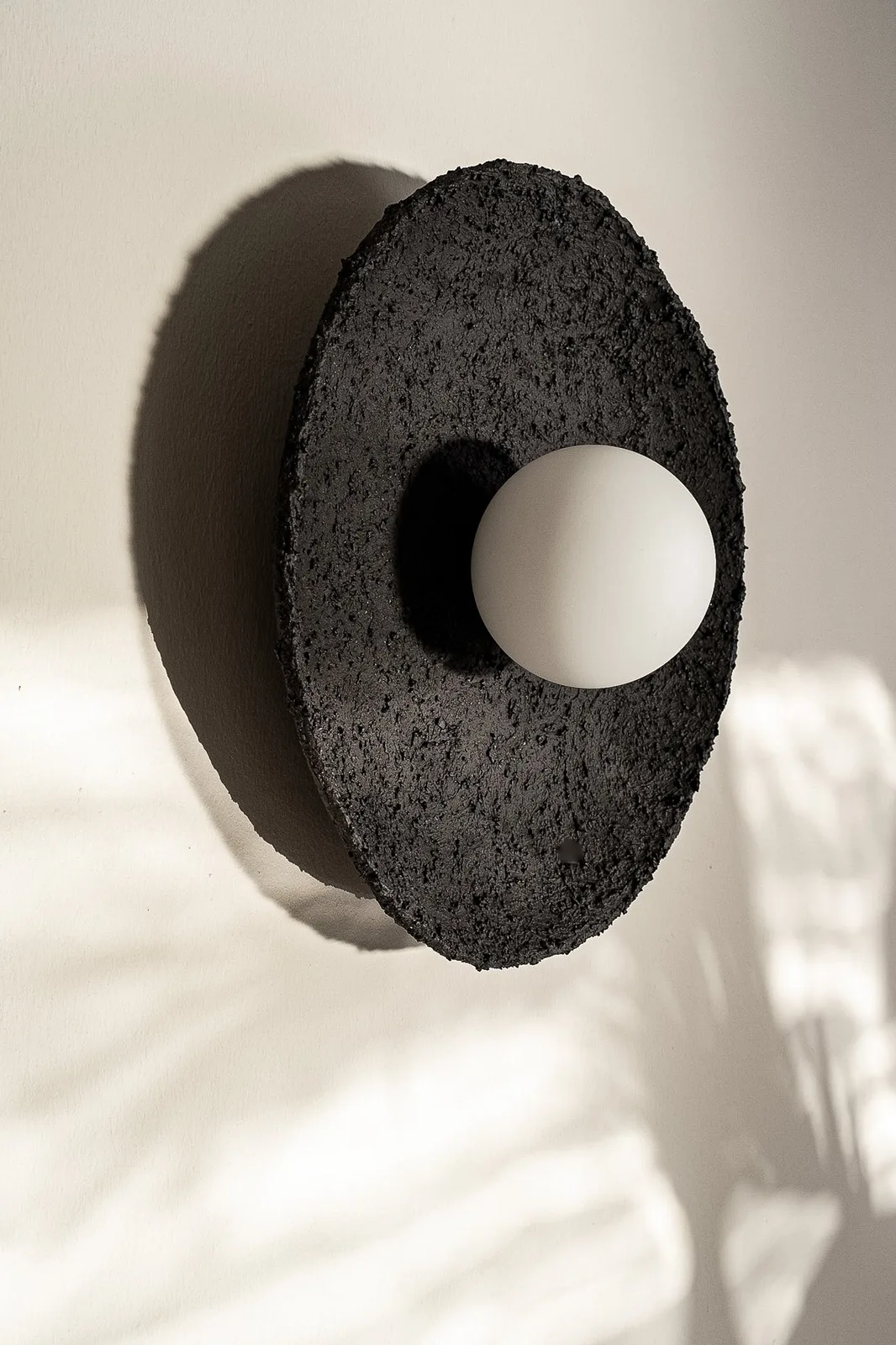 Tovan ceramic pendant light