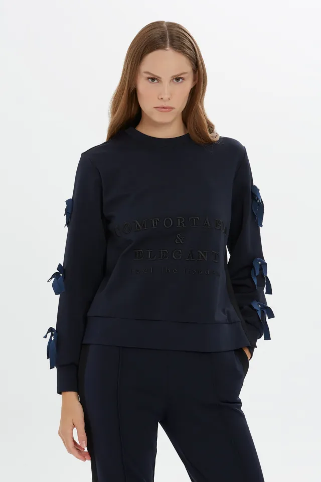 Ribbon-Detail Text-Printed Sweatshirt