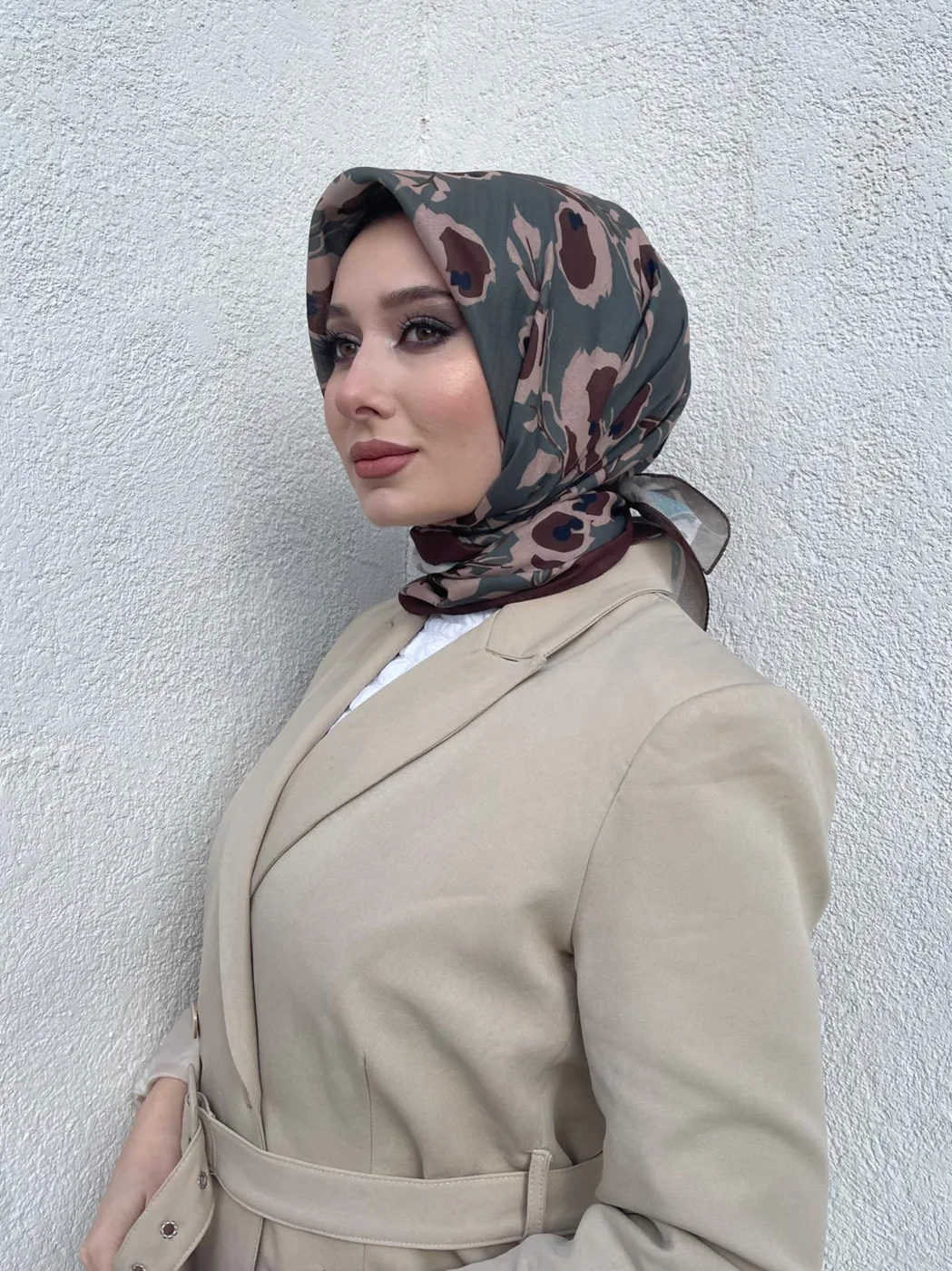 إيشارب ناعم بملمس قطني بني وأخضر D-3