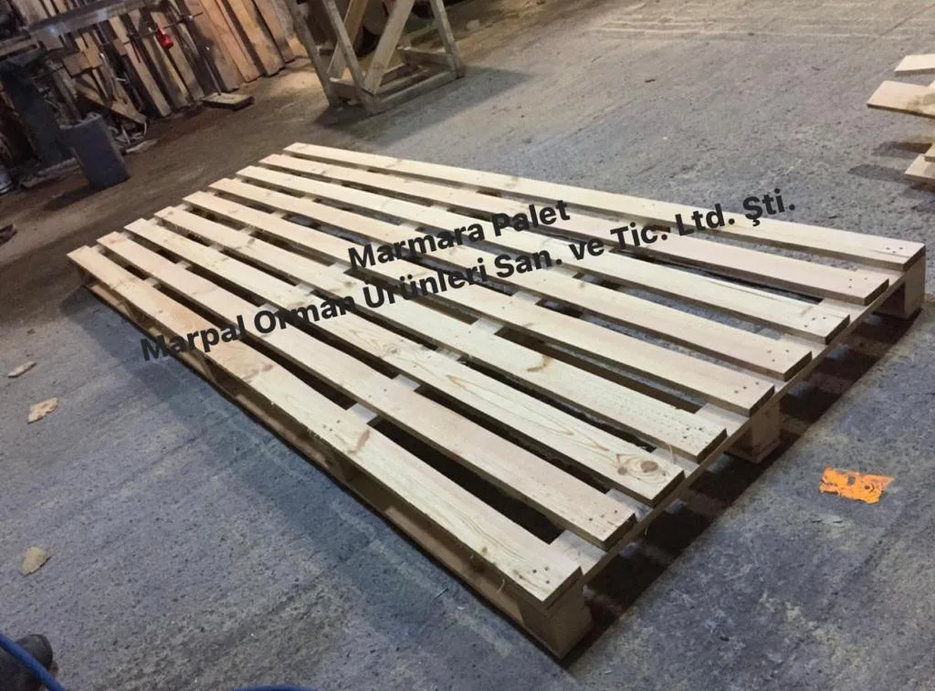 Wooden pallet 100 × 300 cm