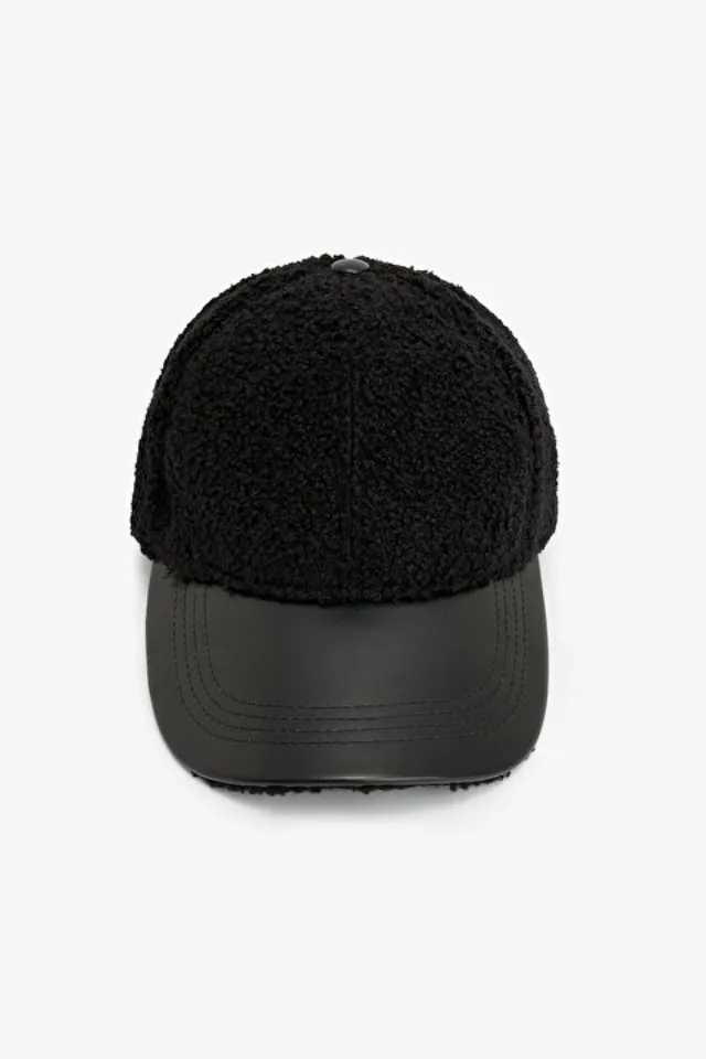 Gigi Black Hat