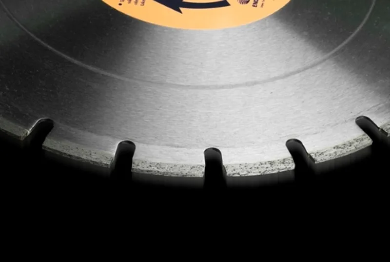 Diamond asphalt cutting saw blades
