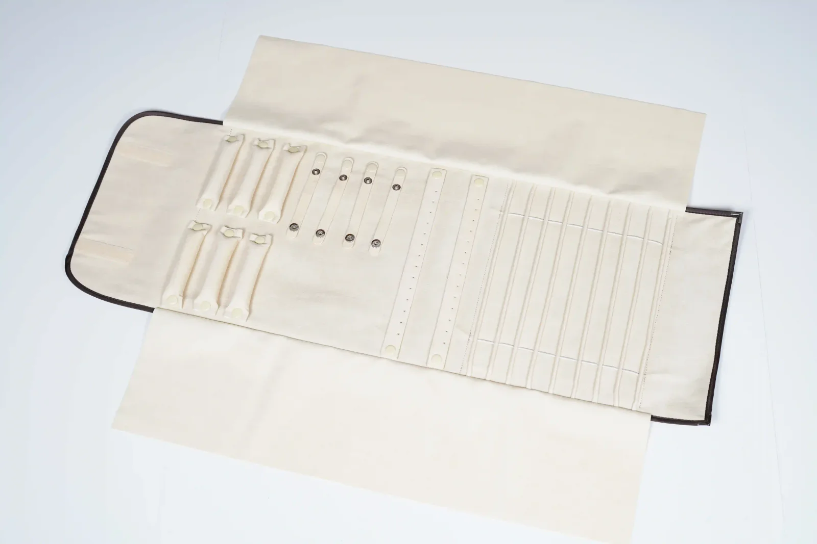 Aile Boyu jewelry roll