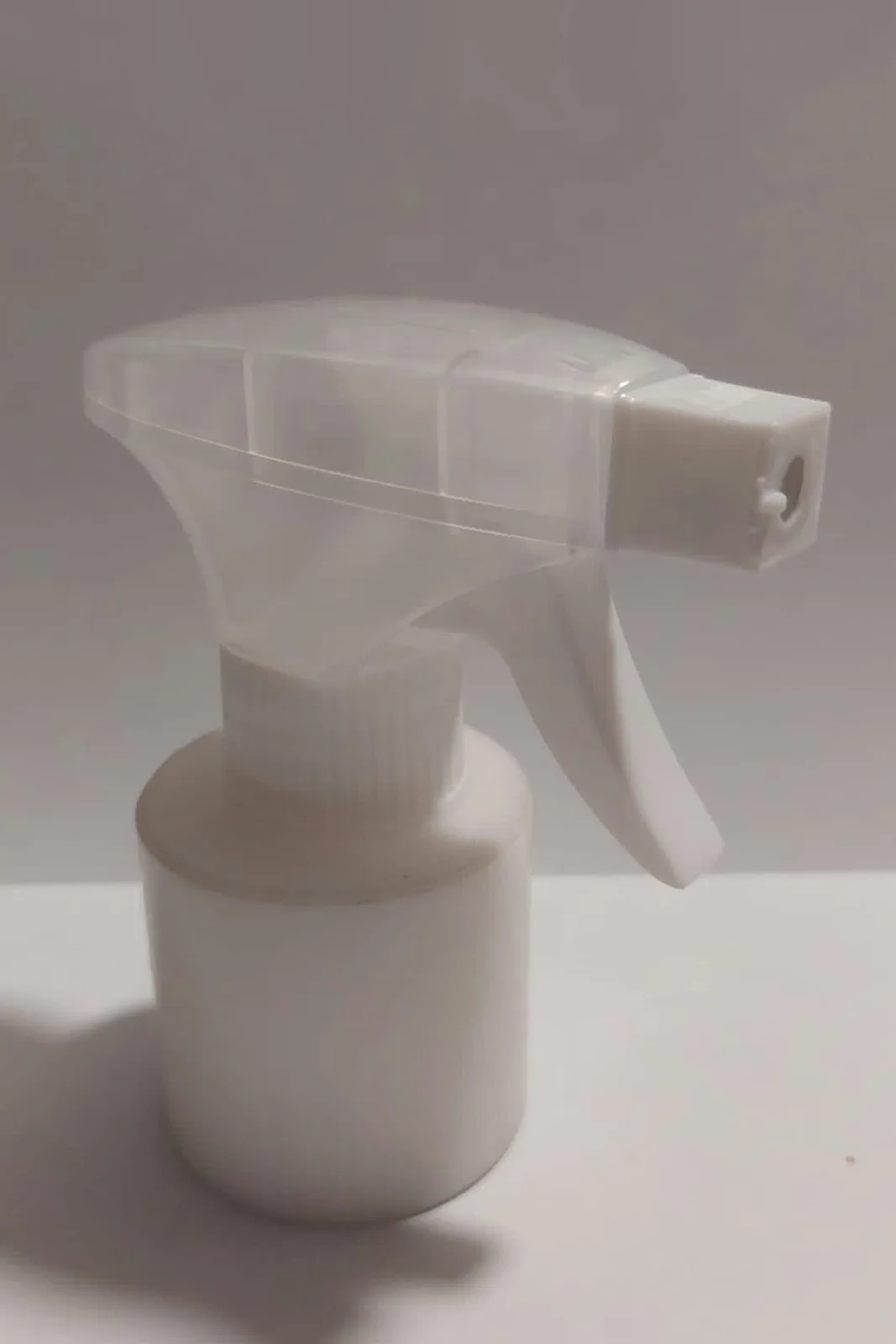 White-transparent trigger sprayer
