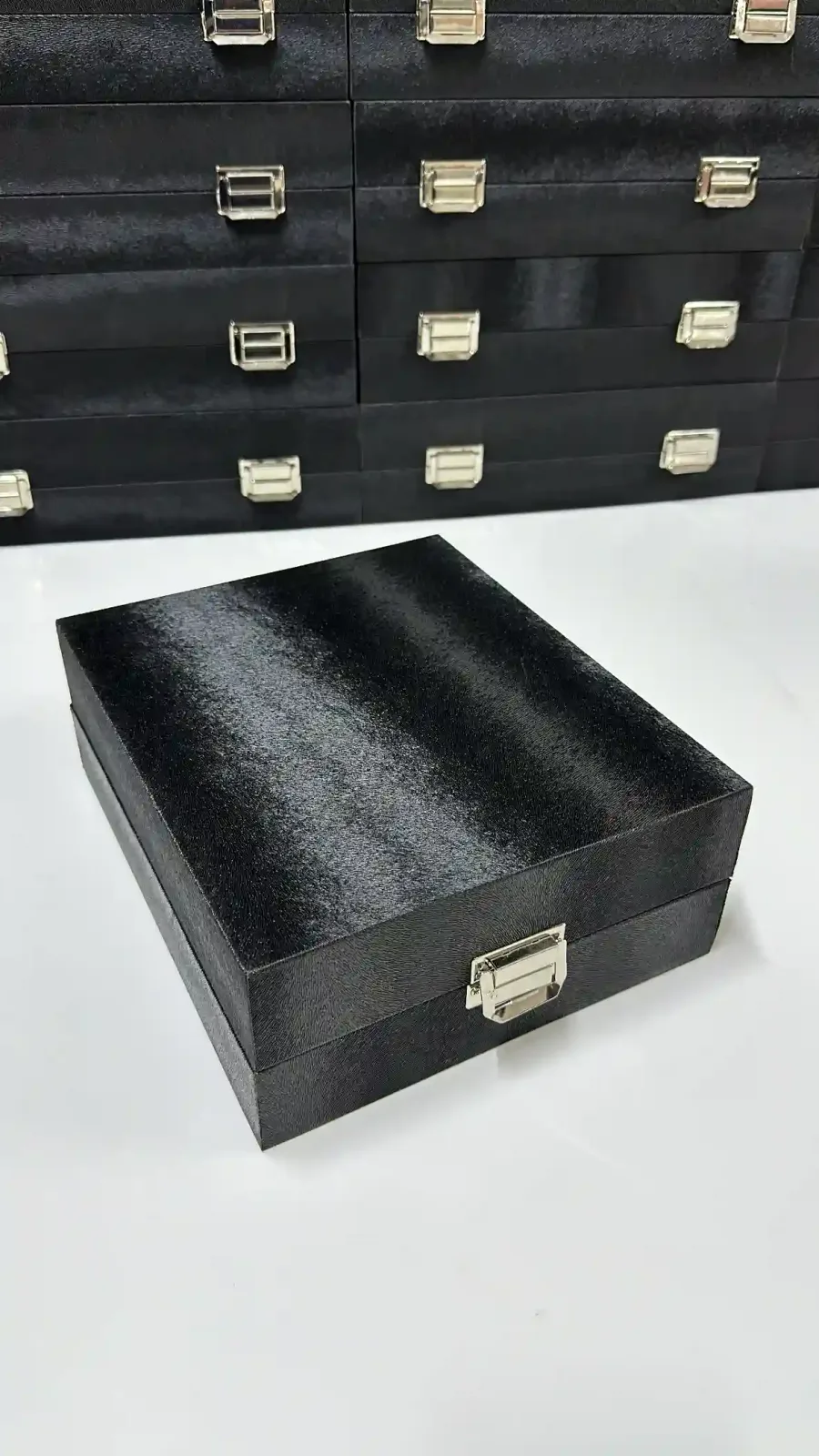 Two-bracelet jewelry box