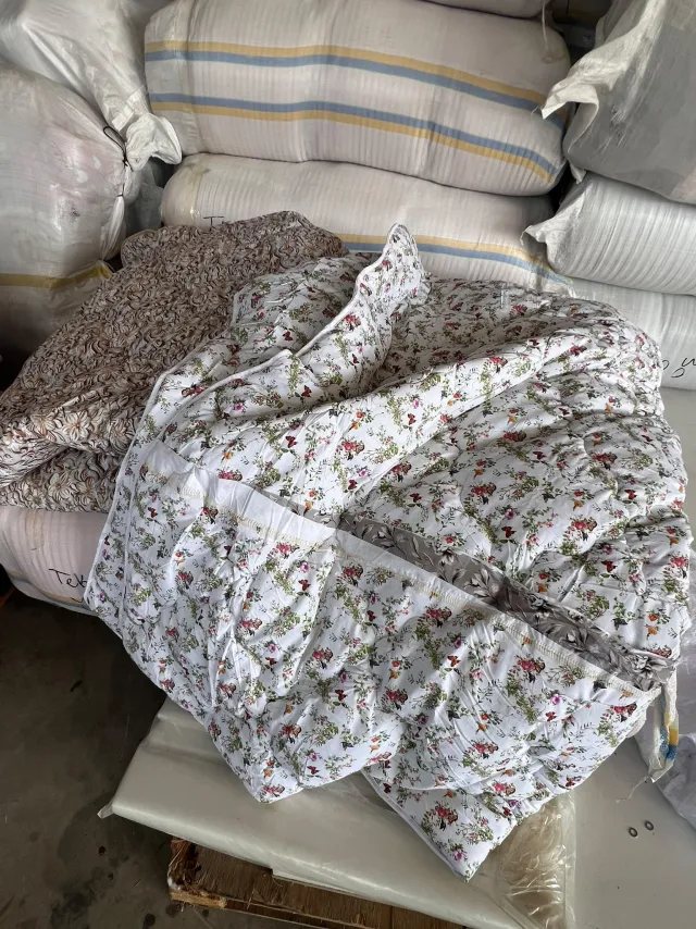 Stock Export Surplus Wholesale Quilt