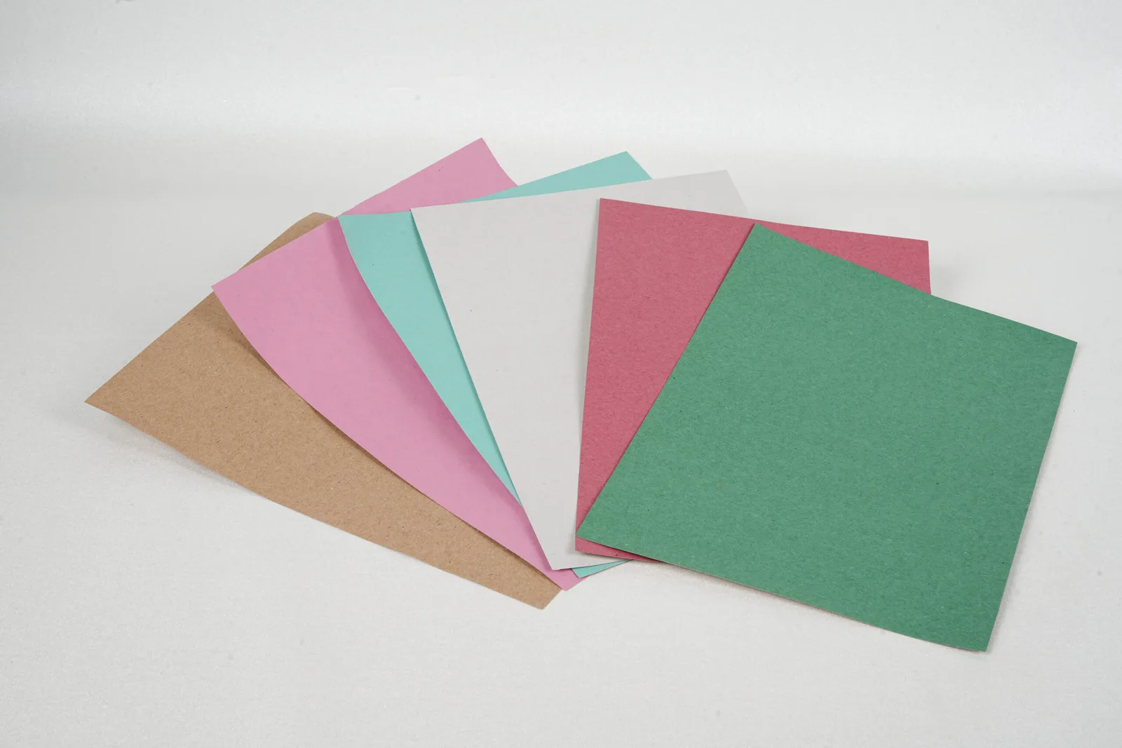 ورق سطح ألواح جبس GYPSUM BOARD