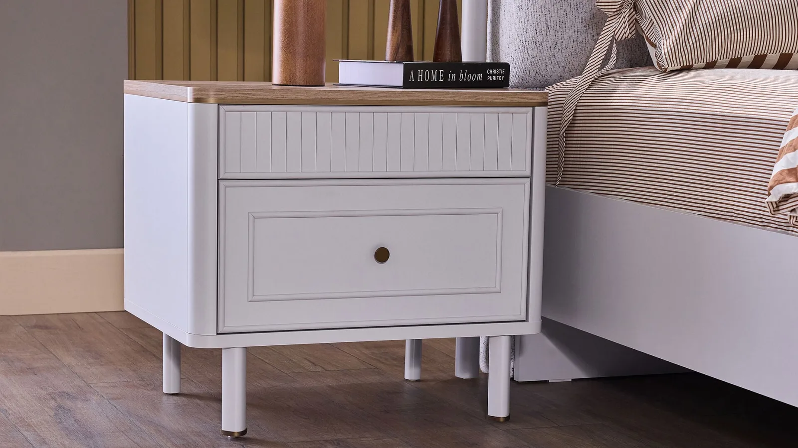 Marcelo right nightstand
