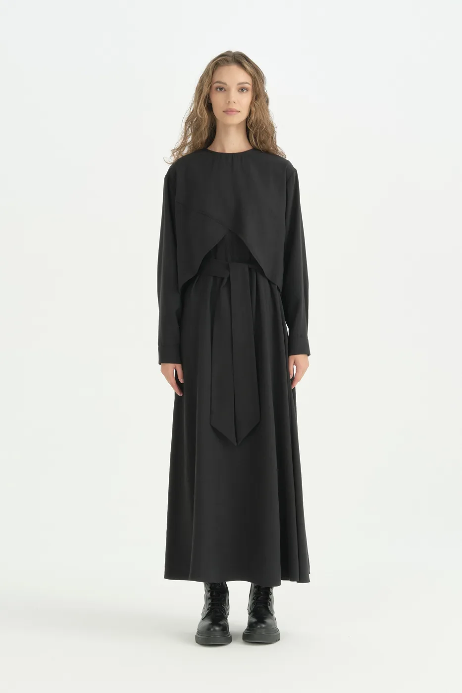 Black Relaxed Set With Crop Blouse And Pinafore Detail