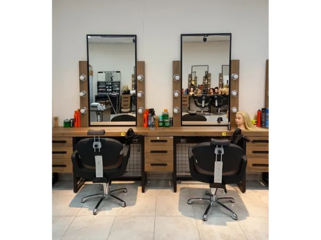 Women's Styling Station 441
