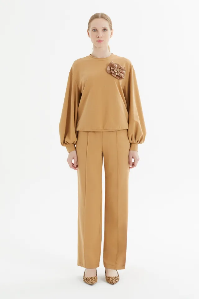 Trousers and T-Shirt Set with Gathered Sleeves and Brooch Detail
