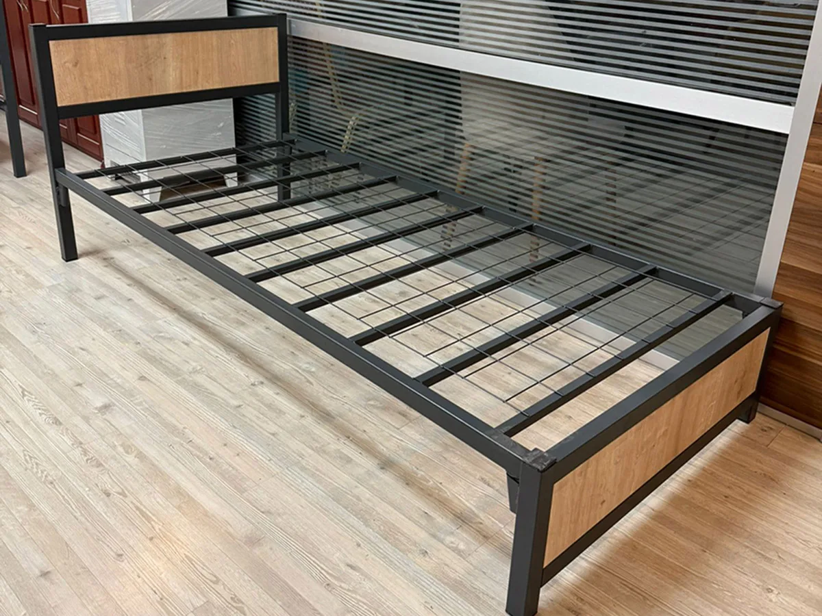 Single metal bed