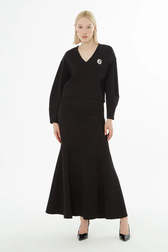V-Neck Brooch Blouse Ruffled Skirt Set