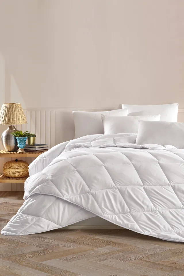 ELART Pillow and Quilt Set Double (2 Pillows 1 Quilt) White