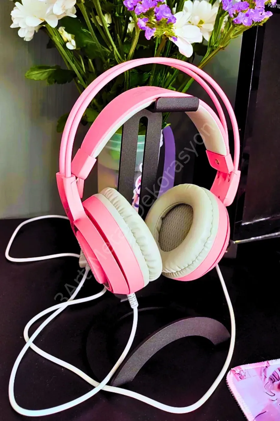 Metal headphone stand