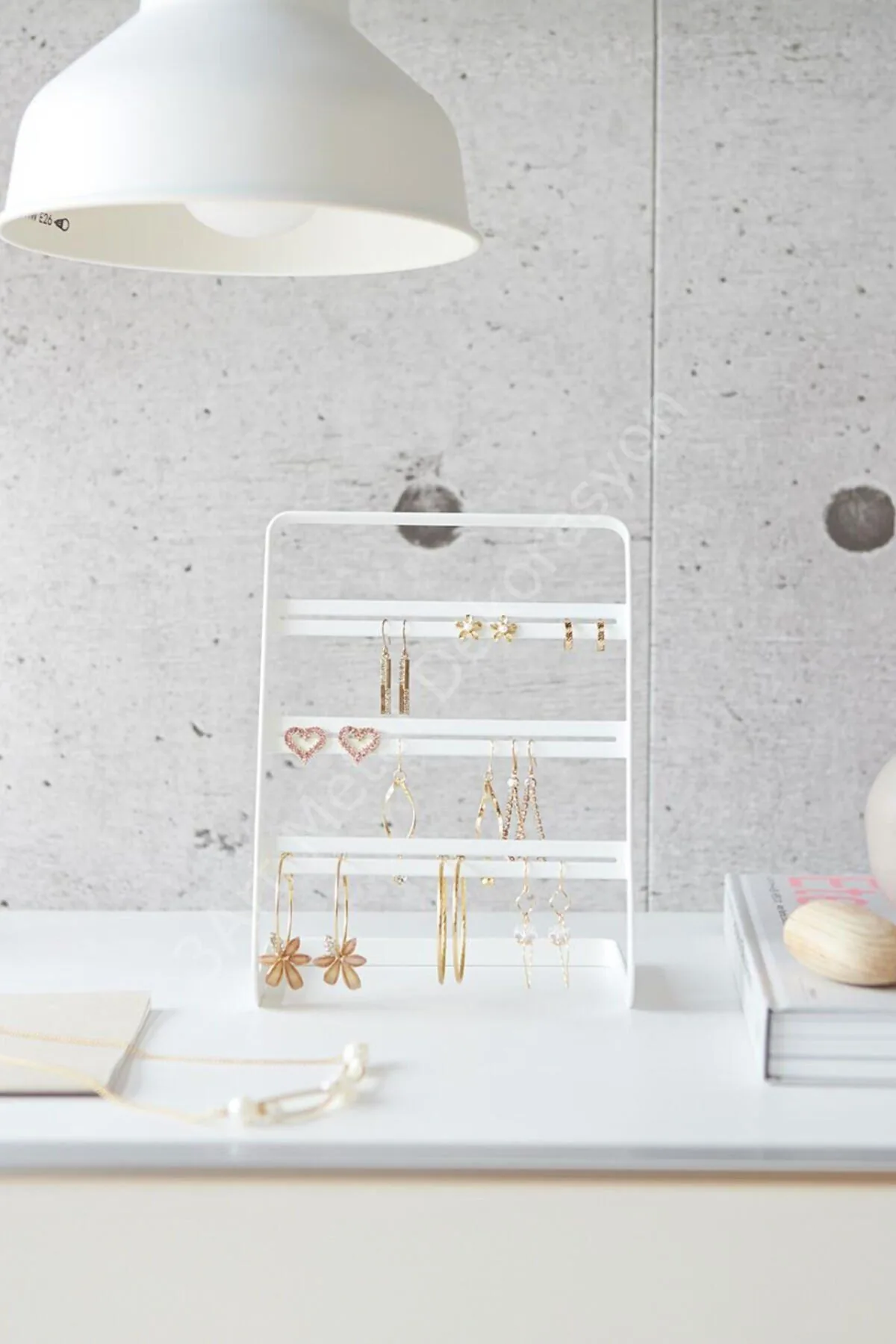 Metal jewelry organizer stand
