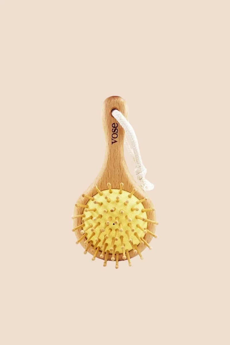 Round bamboo handbag-size hair brush