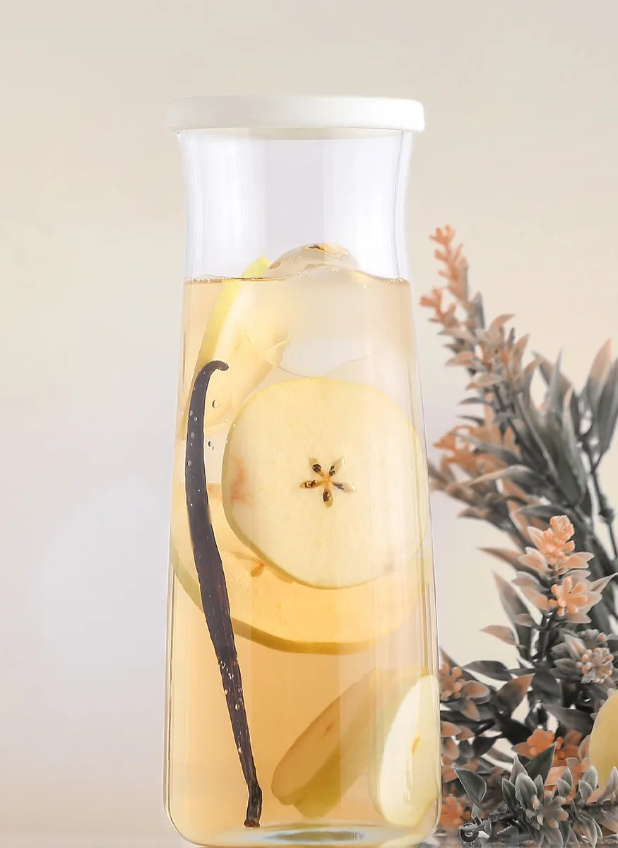 Vera glass carafe