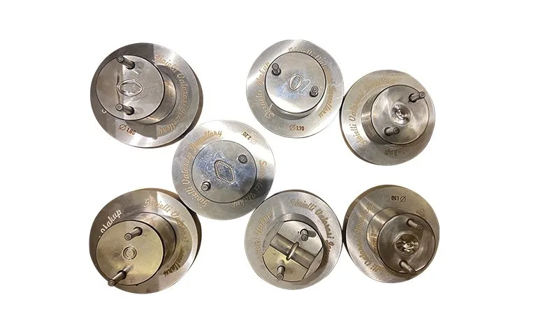 Hallow chain pressing mold