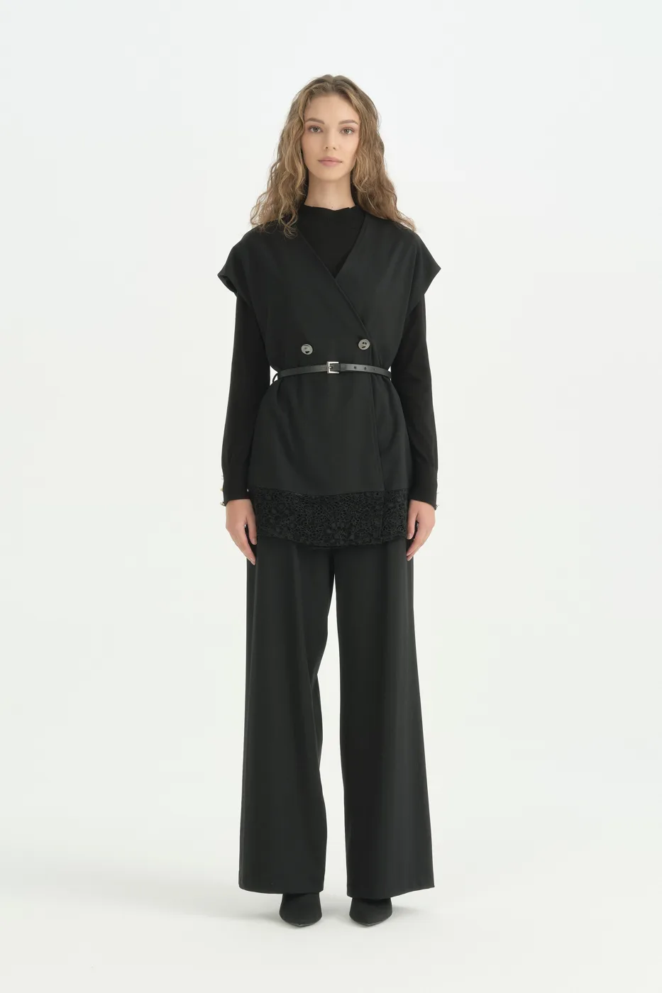 Black Set With Batwing-Sleeve Vest And Lace Detail