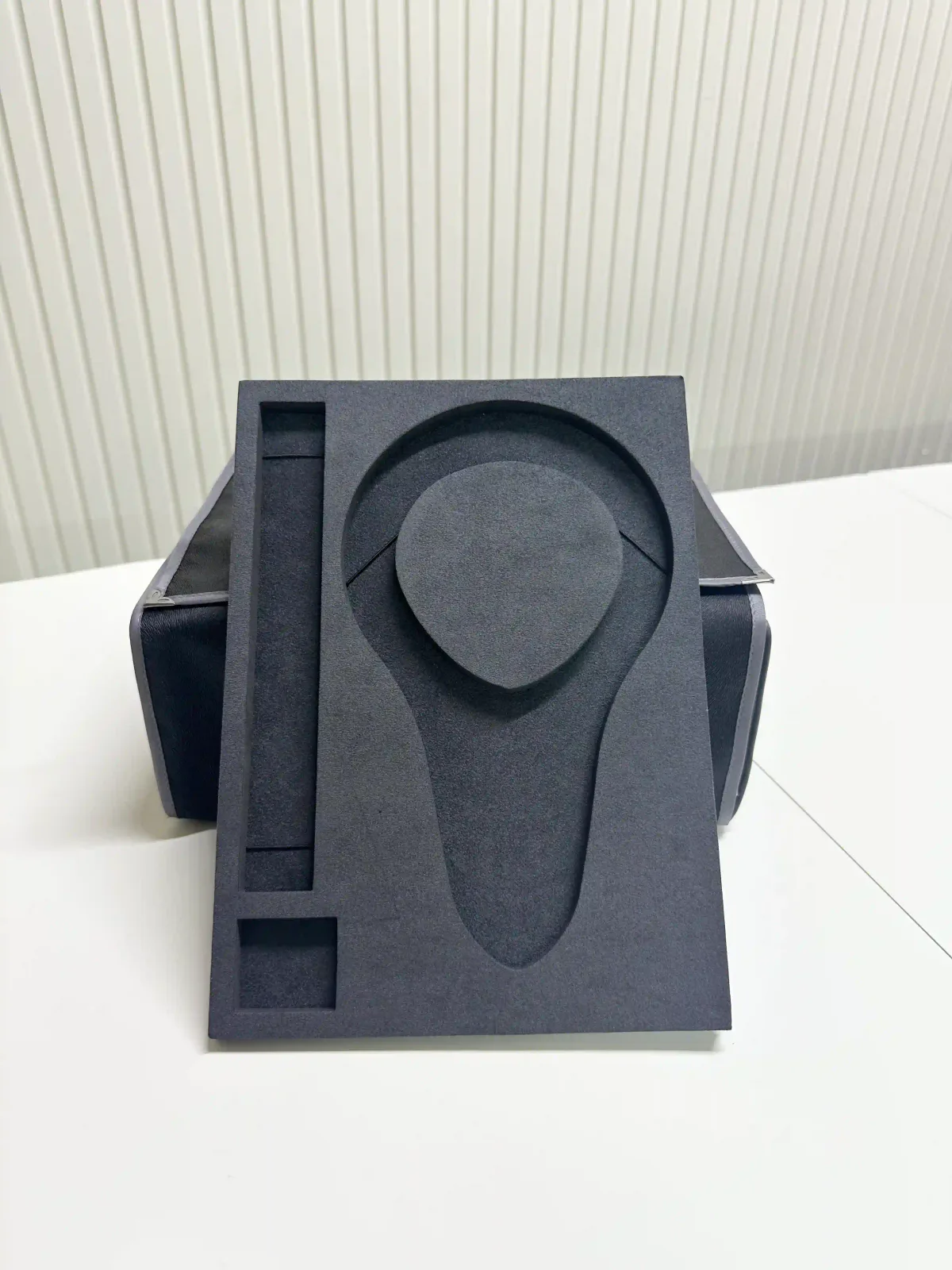 Elastic padded jewelry storage set