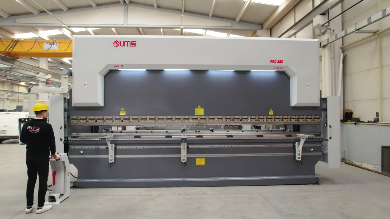 PRO 320 — مكبس ثني CNC بطول 6100 مم