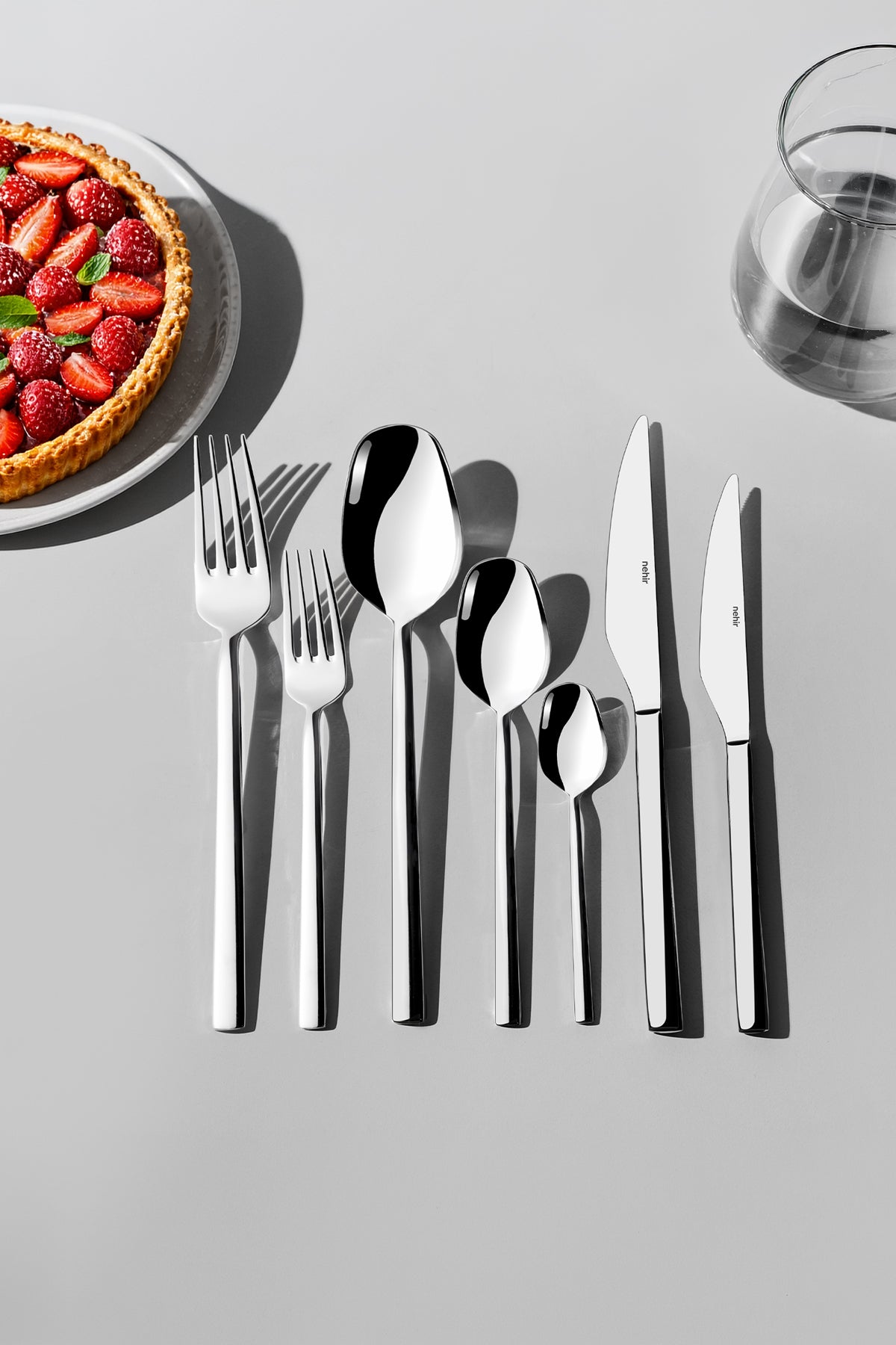Lorenzo Plain 12-Person 84-Piece Cutlery Set in a Leather Box
