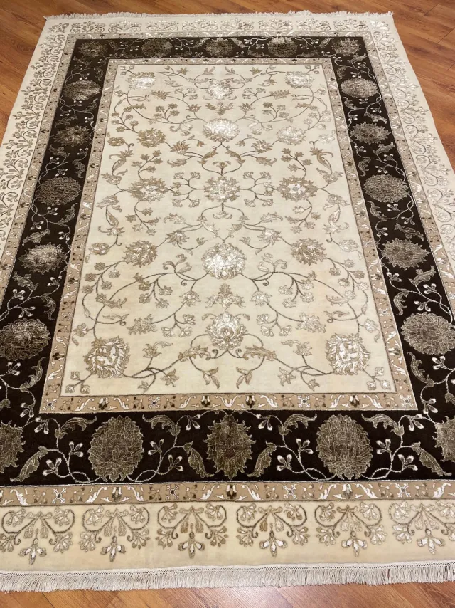 Shirazeh Silk-Blend Usak Hand-Woven Rug
